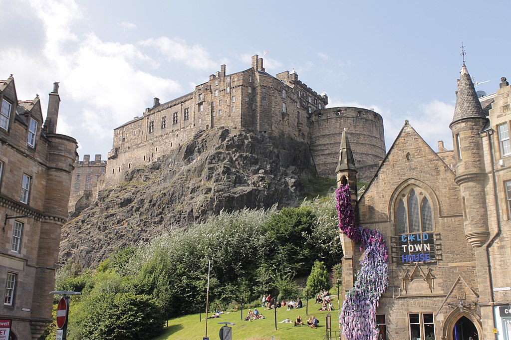 Edinburgh city walk - Image: Edinburgh Castle