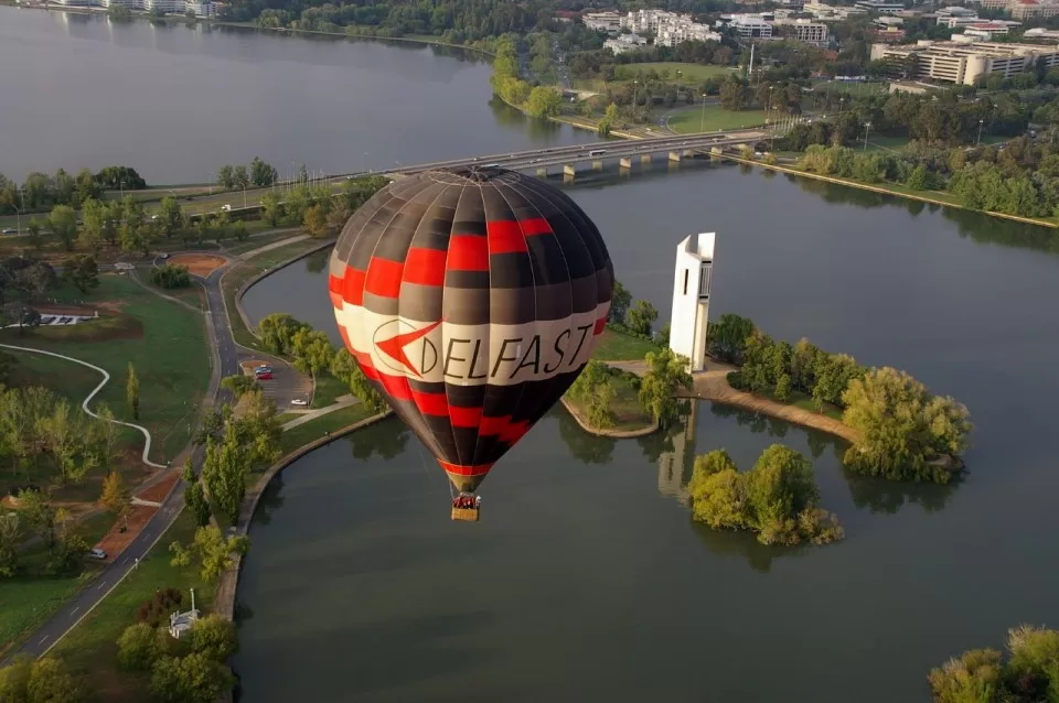 Australian War memorial walk - Image: Hot air balloon near national carillon