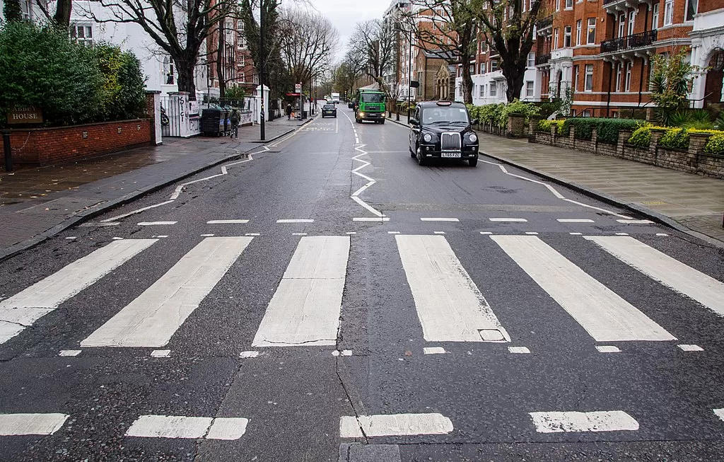 The Beatles walk, image: Abbey Rd, London