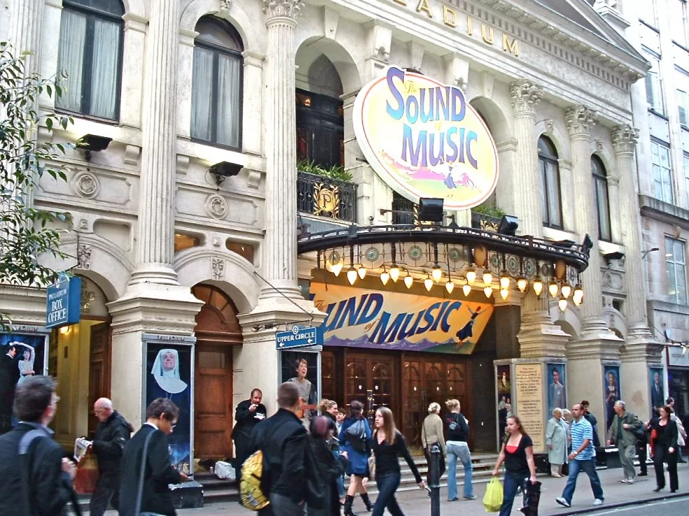 The Beatles walk, the London Palladium